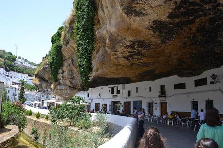 La Ville sous les Rochers – Espagne Setenil de Las Bodegas 01