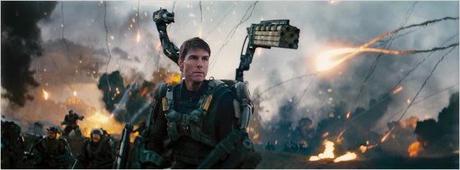 Le commandant Cage au combat dans son exosquelette Le commandant Cage au combat dans son exosquelette