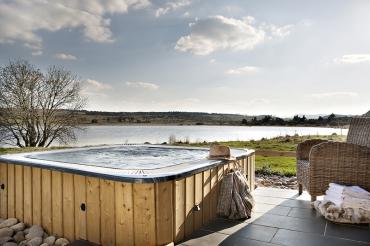 Auvergne : 5 adresses coups de coeur pour un séjour Bien-être & Nature Instants d'absolu - Ecolodge du lac du...
