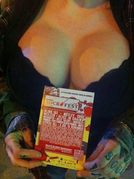 Quand Amnesia Rockfest devient le festival des tétons! Quand Amnesia Rockfest devient le festival des tétons!
