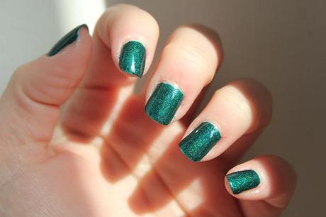 Un vernis sapin à paillettes au printemps, oui oui c’est possible avec A England ! IMG_4247