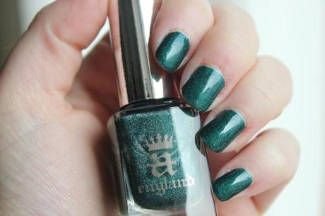 Un vernis sapin à paillettes au printemps, oui oui c’est possible avec A England ! IMG_4231