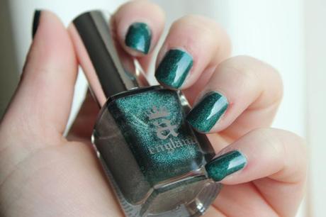 Un vernis sapin à paillettes au printemps, oui oui c’est possible avec A England ! IMG_4232