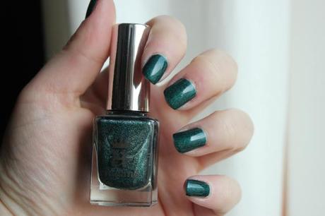 Un vernis sapin à paillettes au printemps, oui oui c’est possible avec A England ! IMG_4227