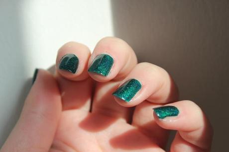 Un vernis sapin à paillettes au printemps, oui oui c’est possible avec A England ! IMG_4239
