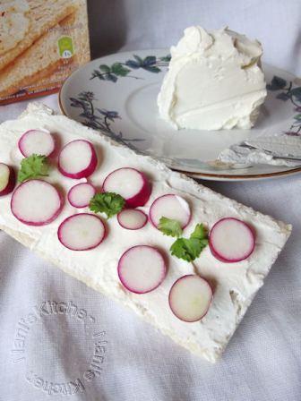 tartine bjorg fromage frais radis   (1)