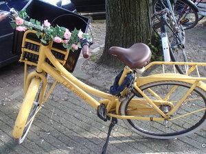 AMSTERDAM Insolite ! Pour les vélos, on a l'embarras du choix !