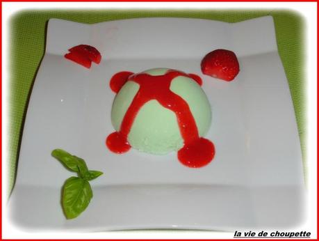 panna cotta sirop de basilic et son coulis de fraises-9486