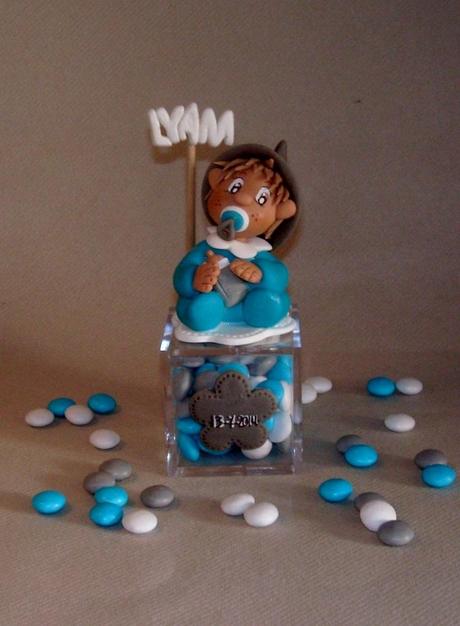 Cube à dragée avec bébé et son biberon Cube à dragée avec bébé et son biberon