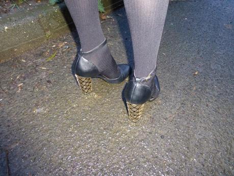 Clap along if you feel like happiness is the truth Clap along if you feel like happiness is the truth