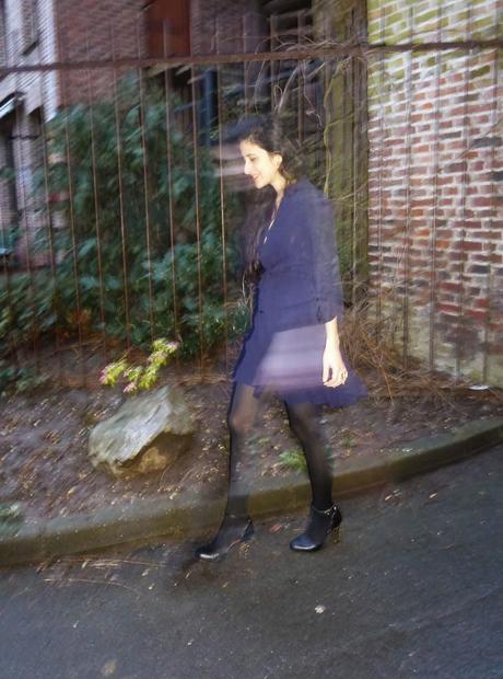 Clap along if you feel like happiness is the truth Clap along if you feel like happiness is the truth