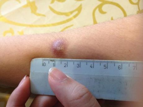 Gommage corporel certifié bio à l’huile essentielle de pamplemousse bio – avril + ma phobie du poil incarné IMG_1412