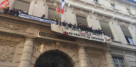 La Cour des comptes rend un rapport faisant l’apologie de l’austérité 7084000-les-intermittents-du-spectacle-occupent-la-cour-des-comptes