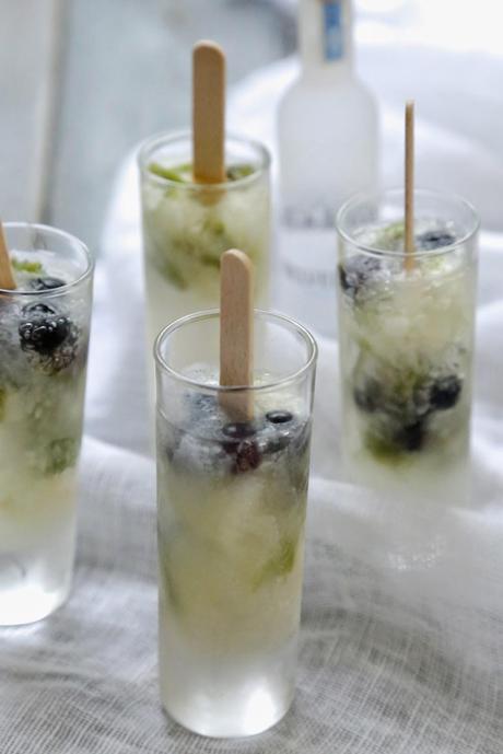 Poptails au sirop de sureau /citronvert/menthe/vodka , un cocktail très givré pour le nouveau Yummy Day