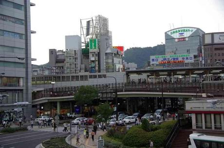J’ai visité Kobe Le quartier de Sannomiya (???) au crépuscule