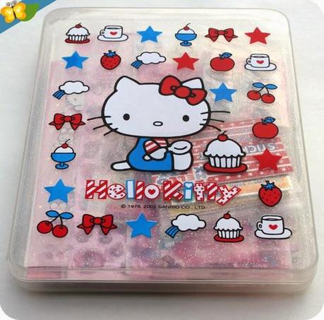Ma boite Hello Kitty pour ranger ma collection de stickers kawaii Ma boite Hello Kitty pour ranger ma collection de stickers kawaii