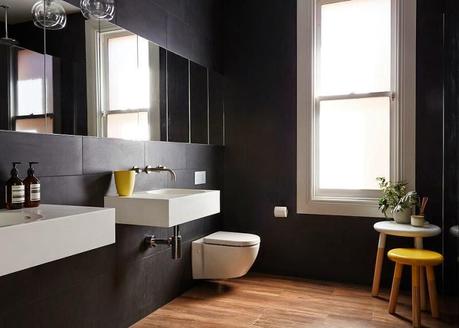 Salle de bains bois et noir Frenchy Fancy via Nat et nature Semaine 25 sur les blogs déco