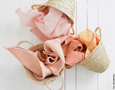 Déteindre des serviettes en pastel Simplement beau via Nat et nature Semaine 25 sur les blogs déco