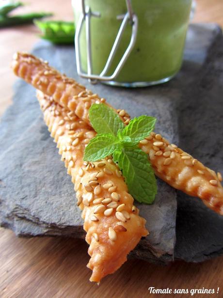 Gaspacho de petits pois et concombre et ses mouillettes feuilletées au sésame Gaspacho de petits pois et concombre et ses mouillettes feuilletées au sésame