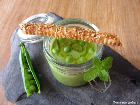 Gaspacho de petits pois et concombre et ses mouillettes feuilletées au sésame Gaspacho de petits pois et concombre et ses mouillettes feuilletées au sésame