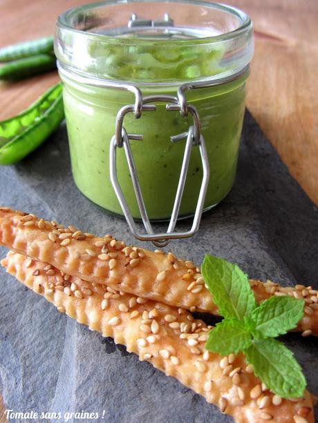 Gaspacho de petits pois et concombre et ses mouillettes feuilletées au sésame Gaspacho de petits pois et concombre et ses mouillettes feuilletées au sésame