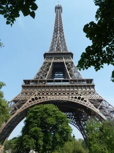 eiffel-tower-paris-tour voyage france tourisme immigration