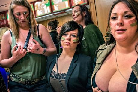 Il photographie les enterrements de vie de jeune fille en Angleterre stags-hens-and-bunnies02b