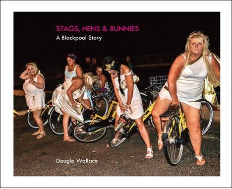 Il photographie les enterrements de vie de jeune fille en Angleterre stags-hens-and-bunnies-book