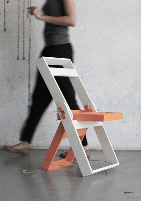 Folding chair par Pawel Kochanski Folding chair par Pawel Kochanski