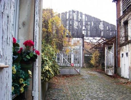 Mémoire et décombres Serge ULESKI - Warehouse and roses.JPG