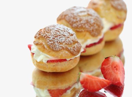 Eclairs croustillants aux fraises chantilly à la citronnelle Eclairs croustillants aux fraises chantilly à la citronnelle