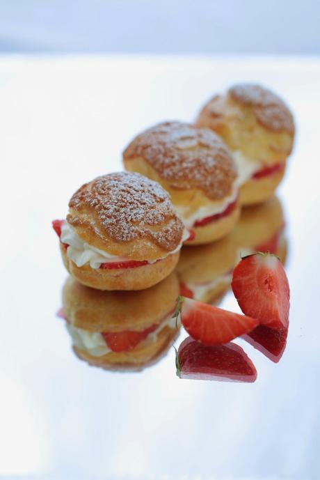 Eclairs croustillants aux fraises chantilly à la citronnelle Eclairs croustillants aux fraises chantilly à la citronnelle