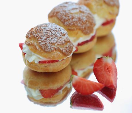 Eclairs croustillants aux fraises chantilly à la citronnelle Eclairs croustillants aux fraises chantilly à la citronnelle