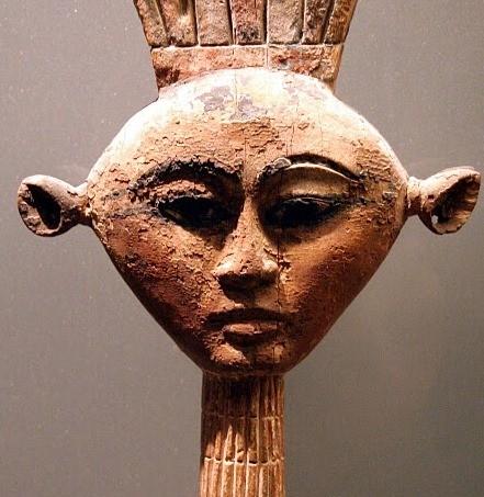 Elle fut exotique, belle, élégante, raffinée, la divine panachée Anouket et le temple d'Ouadi el-Seboua ! (6) en Égypte ancienne ! anouket_le_louvre.jpg