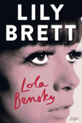 en quatrième de couverture : Le nouveau roman de Lily Brett, très autobiographique, raconte l’histoire captivante et drôle d’une jeune journaliste de rock un peu naïve qui, lorsqu’elle n’interviewe pas Mick Jagger ou Jimi Hendrix, pense au prochain régime alimentaire qu’elle va suivre. C’est un émouvant hommage à tous ces génies du rock des années 60 et 70 qui ont marqué la mémoire collective de sonorités indélébiles. Mais c’est surtout un destin : celui d’une femme, fille de rescapés de la Shoah, qui se bat contre ses fantômes avec humour, tendresse et générosité. en quatrième de couverture : Le nouveau roman de Lily Brett, très autobiographique, raconte l’histoire captivante et drôle d’une jeune journaliste de rock un peu naïve qui, lorsqu’elle n’interviewe pas Mick Jagger ou Jimi Hendrix, pense au prochain régime alimentaire qu’elle va suivre. C’est un émouvant hommage à tous ces génies du rock des années 60 et 70 qui ont marqué la mémoire collective de sonorités indélébiles. Mais c’est surtout un destin : celui d’une femme, fille de rescapés de la Shoah, qui se bat contre ses fantômes avec humour, tendresse et générosité.