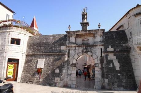 Trogir, la petite cité médiévale et notre ville préférée (voyage en Croatie #6) P6204980_trogir78_gagaone