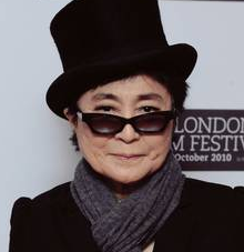 Quand Yoko Ono se surprend.