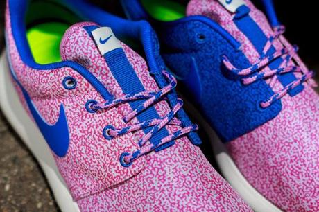 Nike wmns Roshe Run Print White Cobalt Magenta nike-wmns-roshe-run-summit-white-hyper-cobalt-light-magenta-05