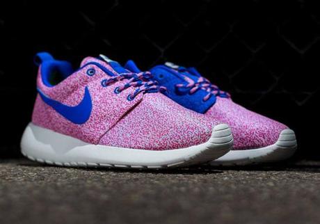 Nike wmns Roshe Run Print White Cobalt Magenta nike-wmns-roshe-run-summit-white-hyper-cobalt-light-magenta-01