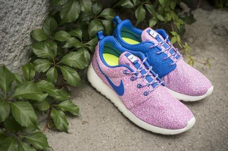 Nike wmns Roshe Run Print White Cobalt Magenta Nike roshe run wmns cobalt magenta 562x375