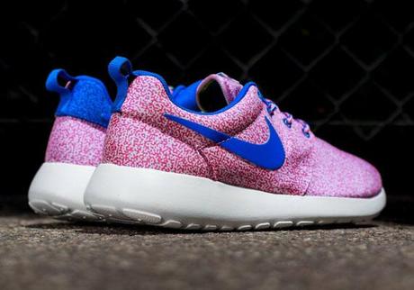 Nike wmns Roshe Run Print White Cobalt Magenta nike-wmns-roshe-run-summit-white-hyper-cobalt-light-magenta-03
