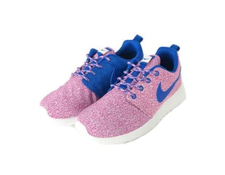 Nike wmns Roshe Run Print White Cobalt Magenta OLYMPUS DIGITAL CAMERA