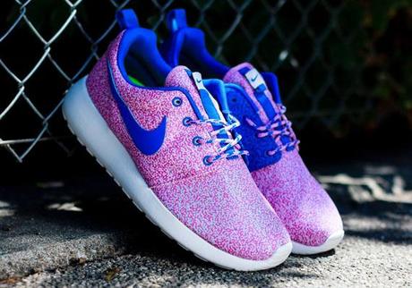 Nike wmns Roshe Run Print White Cobalt Magenta nike-wmns-roshe-run-summit-white-hyper-cobalt-light-magenta-04