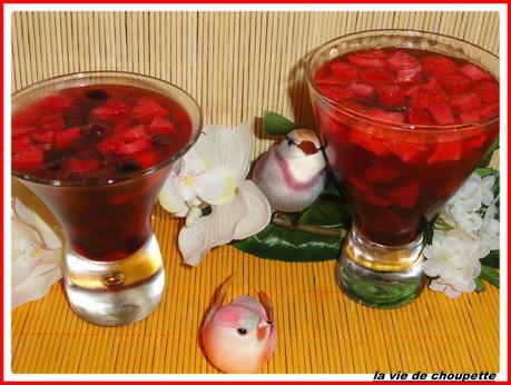 VERRINE DE VIN ROSE EN GELEE AUX FRUITS ROUGES verrine de vin rosé aux fruits rouges en gelée-9628