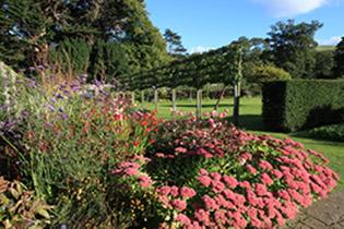 Georges Lévêque* vous emmène visiter les beaux Jardins* d’Ulster ! 9872 Glenarm