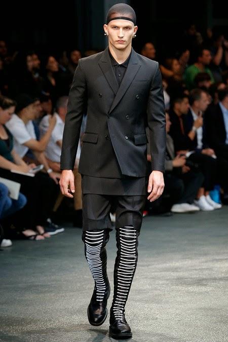 Black & White : Le défilé Givenchy pour homme pour l'été 2015...