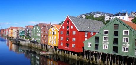 Arpenter Trondheim, douce ville aux milles couleurs, Norvège