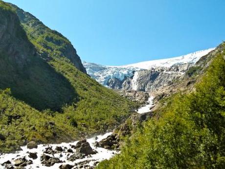 Approcher le  glacier Buer et s’imaginer en alpiniste, Norvège