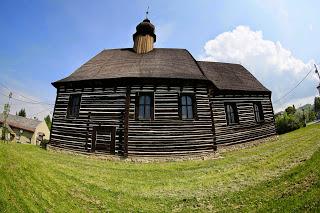 Ailleurs: L'église en bois St Michel de Maršíkov