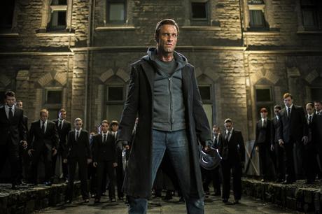 - I, Frankenstein de Stuart Beattie - - I, Frankenstein de Stuart Beattie -